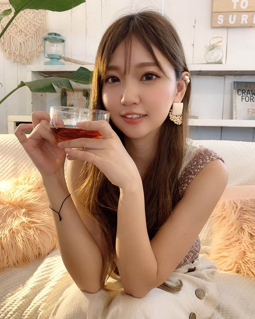いっちゃん/嶋津 いつみのインスタグラム：「ストーリーに載せてたcafe どこですか？←っていっぱい質問もらったんやけど . . 淡路島にある @cafe_lamer_awajishima  ってとこでした💓 . . . . ひとつひとつの席が可愛くて オシャレで大人なCafeやったよ🤫💕 . . . . . メニューも多くて どれもかわいくてめっちゃ悩んでたw . . . . . 基本の量が多めな感じやから 腹ぺこで行くことをオススメします🤣✨ . . . . . .  #関西  #関西サロモ  #サロンモデル #サロモ #いっちゃん  #フリーモデル #関西モデル  #あざといっちゃん #かわいっちゃん #いっちゃんコーデ #ブライダルモデル #アレンジモデル #ヘアカラー  #ヘアアレンジ #くしゃ顔 #cafe #カフェ #カフェ部」