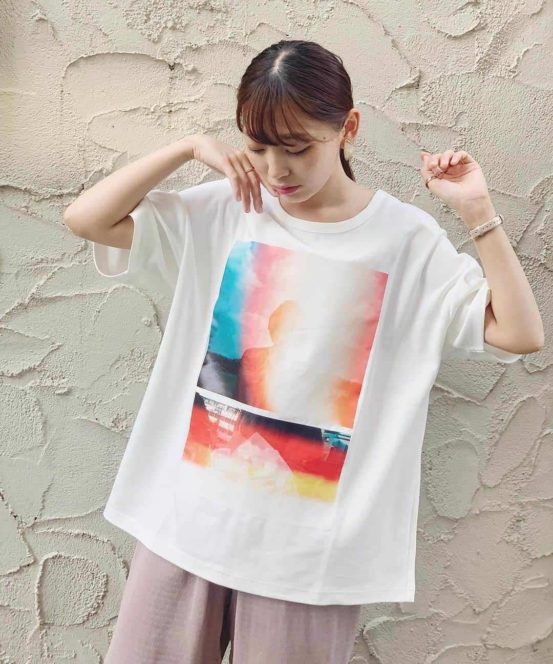 熊井りんさんのインスタグラム写真 - (熊井りんInstagram)「. . . 色んなTシャツ見るけど このフォトTは本当お気に入り🌷 . 大好きなあやち(@1116_for )がthemorningafter(@themorningafter2015 )さんと コラボして制作したTシャツらしいのだけど 最高すぎる... 生地もめちゃしっかりしてるから長く使えるし このTシャツで色んなコーデ楽しみたい🤦🏻‍♀️ . . . . #tシャツ #tシャツコーデ #ビッグシルエット #スタイル #themorningafter」7月20日 20時59分 - rin_kumai