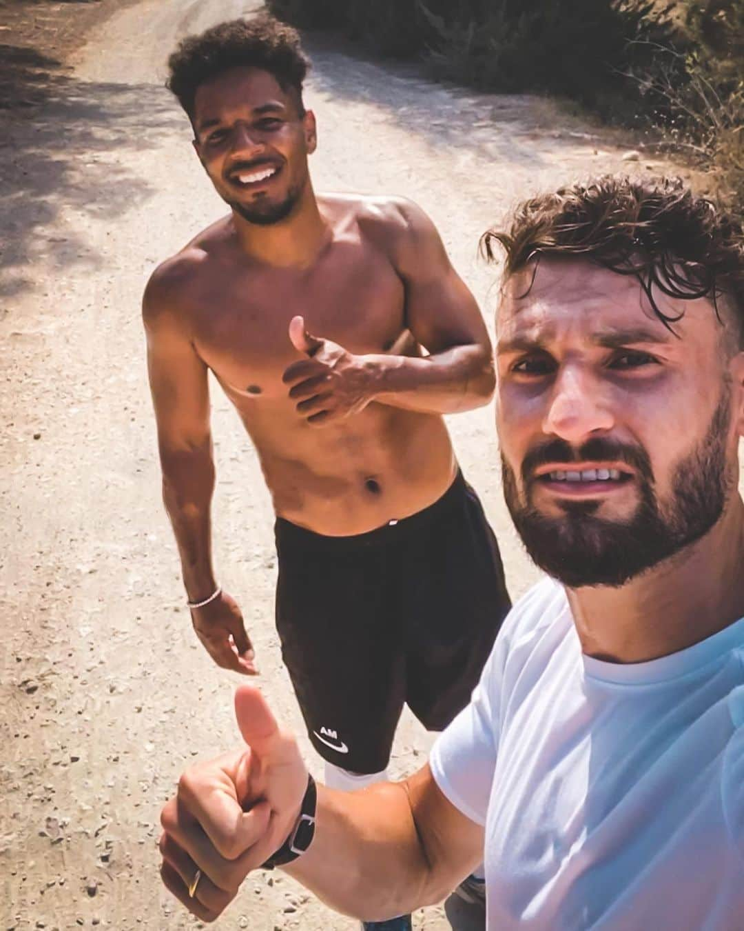 FCアウクスブルクさんのインスタグラム写真 - (FCアウクスブルクInstagram)「#NoDaysOff 🏃🏻‍♂️💦 @danielcaligiuri18 macht sich fit für seine erste Saison mit dem #FCA! 💪 Wir freuen uns auf Dich, Cali! ✌️ #HardWorkPaysOff #FCA1907 #fcaugsburg」7月20日 21時00分 - fcaugsburg1907