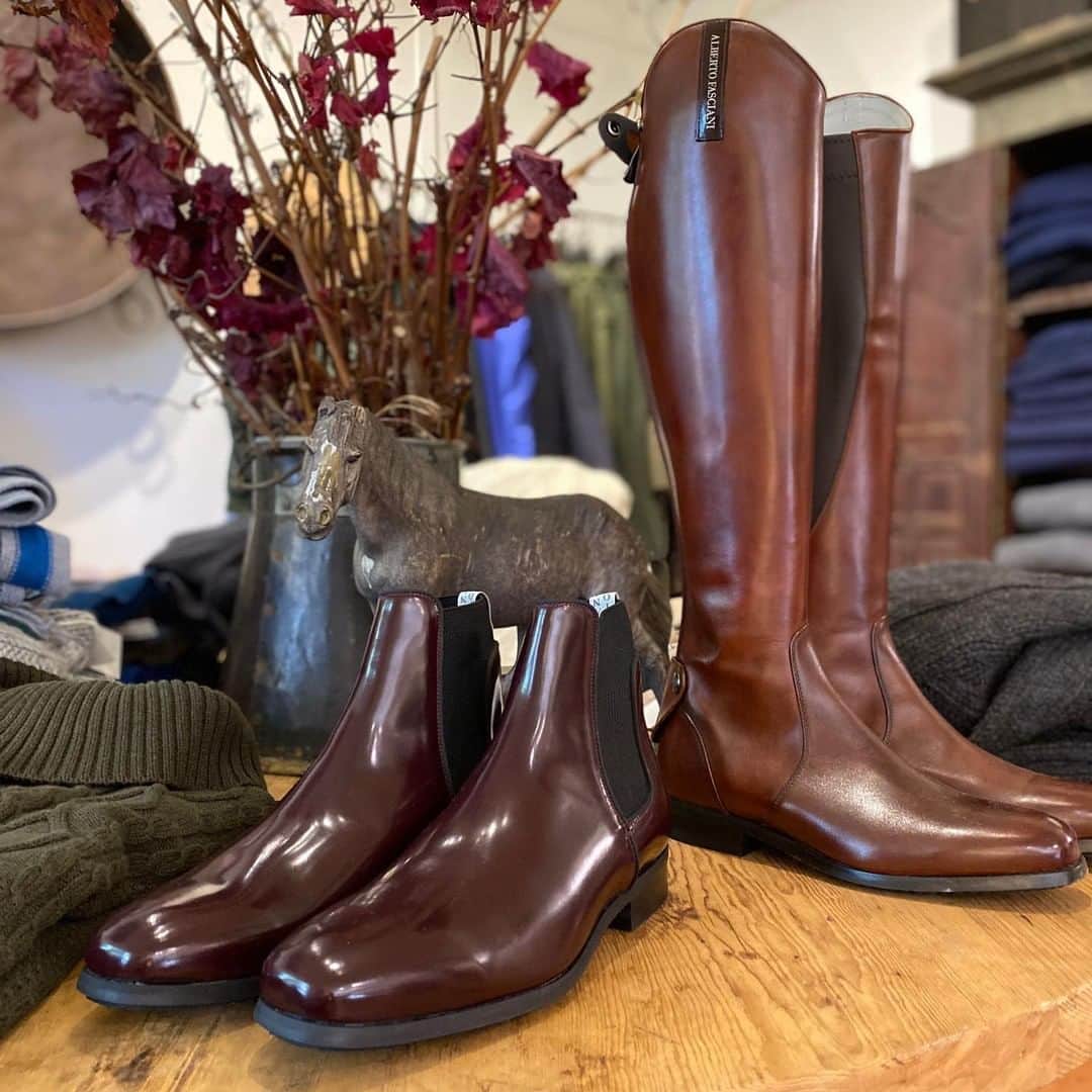 のインスタグラム：「Thank you @thetradersmgws ✨⁠ ⁠ Beautiful albertofasciani_official boots in store ready to wear or custom made to measure 💙 ( #📷 @thetradersmgws )」