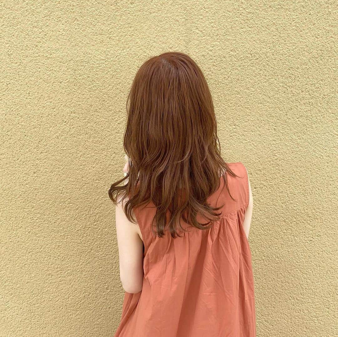 ムサシさんのインスタグラム写真 - (ムサシInstagram)「﻿ ﻿ 髪の毛伸びてきた〜！﻿ new colorはオレンジブラウン﻿ 今回はオレンジを少し控えめに﻿ 3枚目はノー加工の色味👩🏻‍🦰🤎﻿ ﻿ ﻿ #オレンジカラー﻿ #オレンジブラウン」7月20日 21時14分 - ___musashi.___