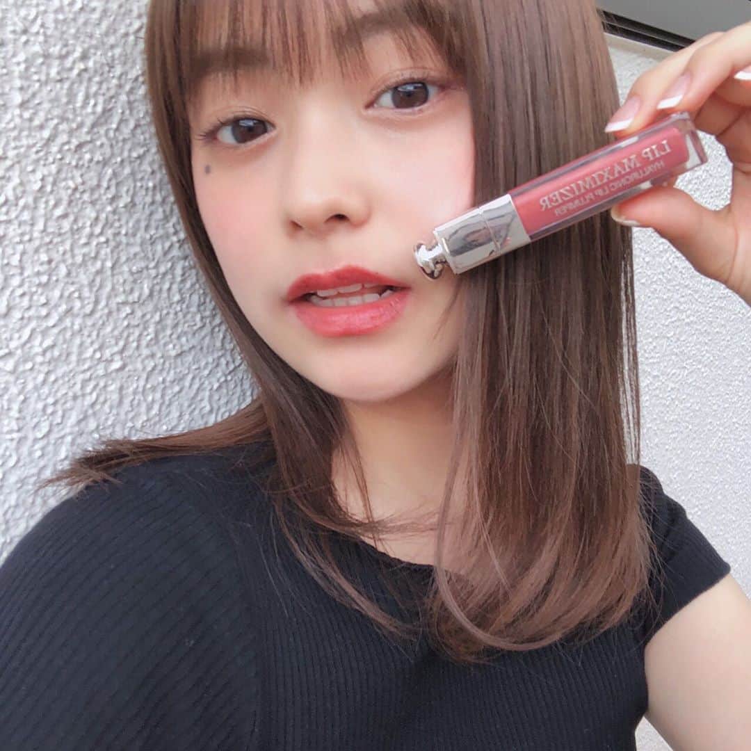 田崎さくらのインスタグラム：「・﻿ ﻿ 久しぶりにdiorのマキシマイザー💄﻿ ﻿ ﻿ excel グレイズバームリップのショコラベリー﻿ と合わせるとすごく可愛い色になる〜☺︎﻿ ﻿ ﻿ #dior#excel#lip#lipgloss#makeup﻿ ﻿」