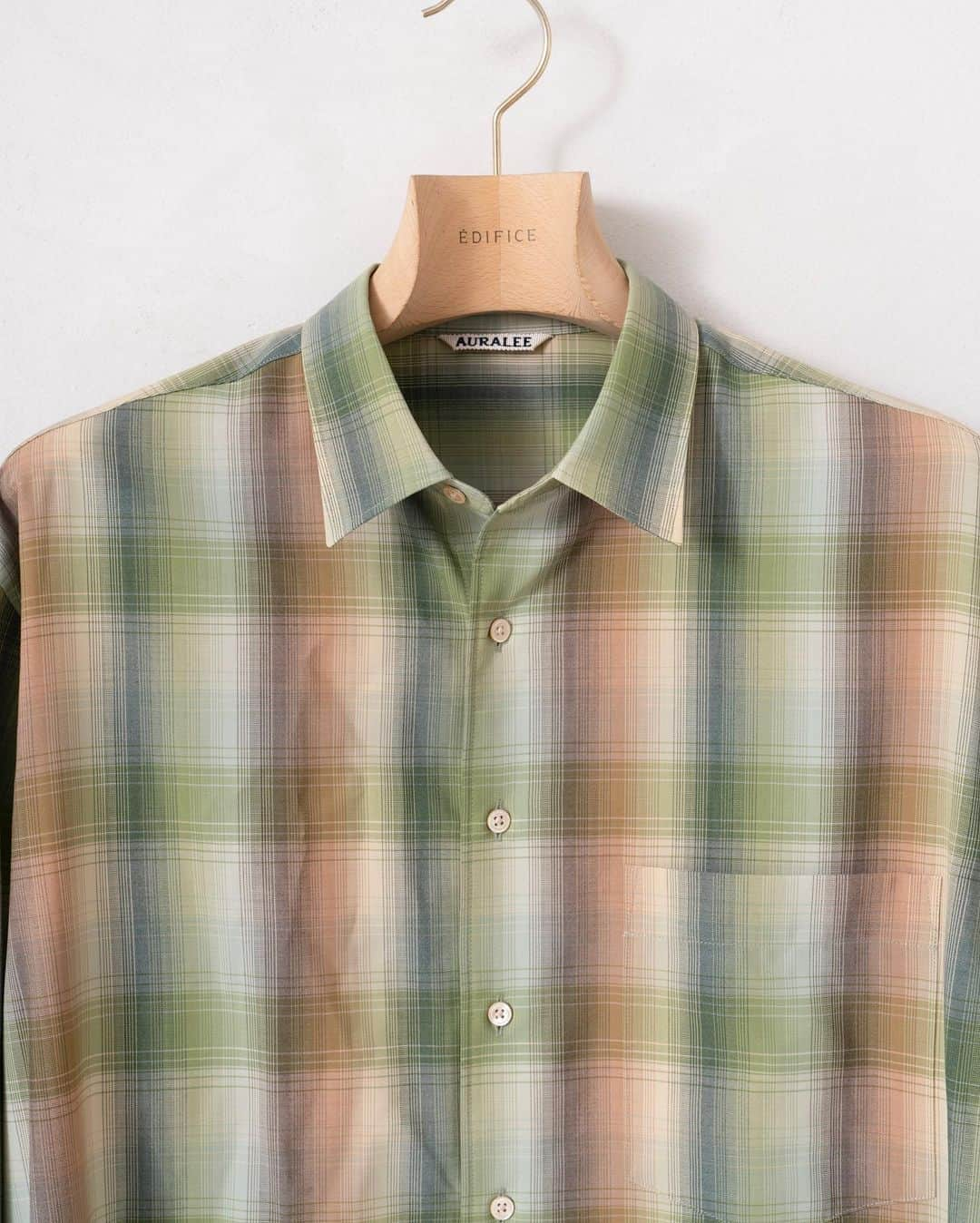 EDIFICEさんのインスタグラム写真 - (EDIFICEInstagram)「【AURALEE】- 2020  Autumn&Winter - ﻿ 《SUPER LIGHT WOOL CHECK SHIRTS》﻿ ﻿ 毎シーズン人気のあるウールのチェックシャツ。﻿ ﻿ 独特のぬめり、光沢感、上質な落ち感が最大の特徴。﻿ ﻿ しっとりとした柔らかい生地はクセになる着心地で多くのファンから支持を得ています。﻿ ﻿ 今シーズンは秋らしいくすみのあるマドラスチェックを採用。﻿ メインのトップスやインナーなど多くの着こなしに活躍してくれます。﻿ ﻿ ﻿ ﻿ Shirt :【AURALEE】¥34,000+tax﻿ No . 20050310000630﻿ ﻿ ﻿ ﻿ ﻿ ﻿ ﻿ ﻿ ﻿ ﻿ ﻿ ﻿ ﻿ ﻿ ﻿ ﻿ ﻿ #edifice #auralee #mensshirt #shirtstyle #2020aw #mensfashion #mensstyle #menswear #woolcheck #auralee2020aw #checkshirt #menwithclass #menwithstyle #mensclassic #mensclothing #mensclothes #dapper #dapperman #dapperstyle #エディフィス #オーラリー #スーパーライトウールチェックシャツ」7月20日 21時13分 - edifice.jp