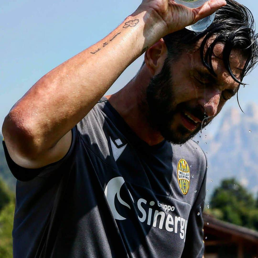 エラス・ヴェローナFCさんのインスタグラム写真 - (エラス・ヴェローナFCInstagram)「Oggi riprendiamo a sudare 💪🔜 #TorinoVerona 🟡🔵 #HVFC #DaiVerona #training #hellasverona」7月20日 21時23分 - hellasveronafc