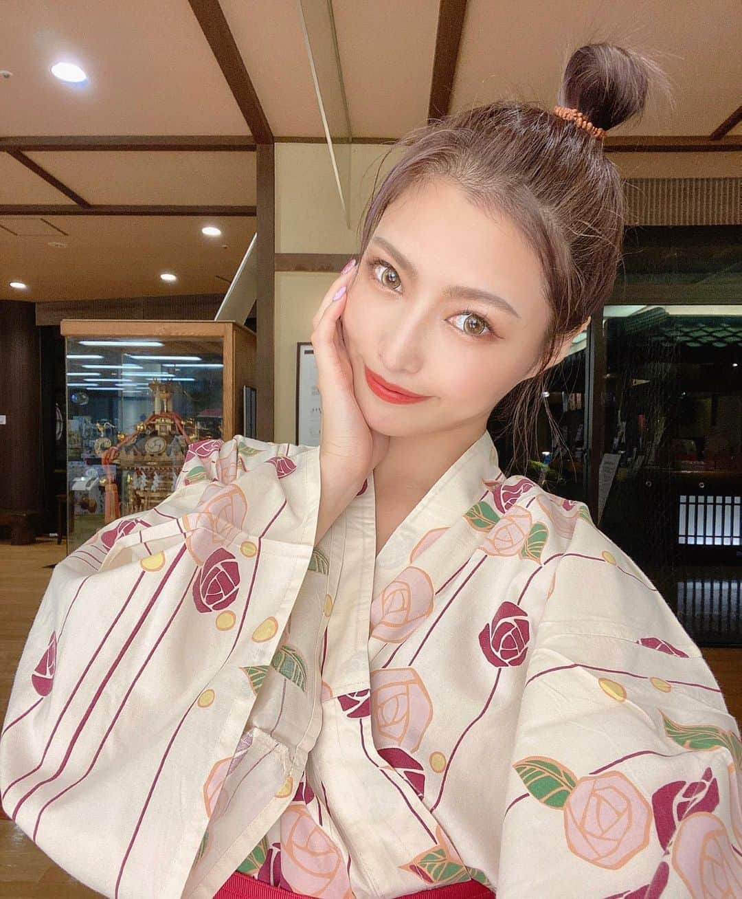 MIKAさんのインスタグラム写真 - (MIKAInstagram)「月曜日お疲れ様でした✨ 私も順調に終わったよ📸🥰 今日からまた新しい１週間、元気にがんばろうね😉🌷 写真全然関係ないけど夏だから浴衣姿🙊笑 おだんごヘア珍しいでしょっ🍡🐹ぽぽぽっ #cyberjapan #サイバージャパン #サイバージャパンダンサーズ #浴衣」7月20日 21時26分 - cjd_mika