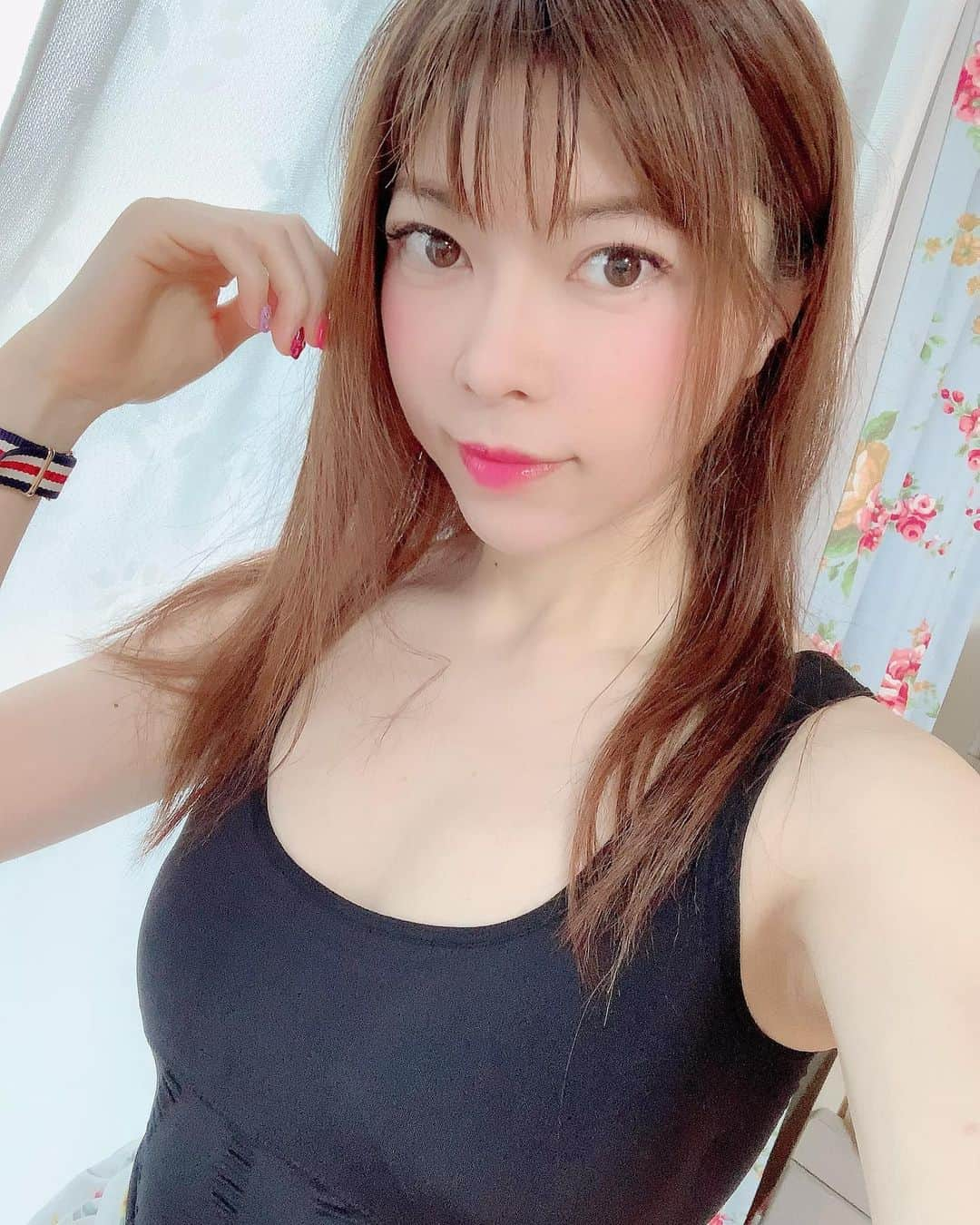 DJ MIYAさんのインスタグラム写真 - (DJ MIYAInstagram)「やっほー❤️みんな、こんばんはっ❤️今日もGYMで5km Runningしてきたよん♪(o^^o)  @belmise_review Belmiseさんの、着圧topsとタイツを家で着てるよーぉぉ❤️🎉  着心地いいのに、姿勢まで良くなって、バストアップしてる気がする❤️ 苦しくないから、room wearって感じでrelaxして着ていまーす。  この上に、服着たらきっとstyleもよく見えそう♪♪🌈  着用は、Mサイズになります。いい感じにfitしてる♪  ありがとうございます🌸🌟  #おうち時間 #着圧トップス #着圧タイツ #belmise #着痩せ #ナイトブラ　#補正下着 #ビジョビ #バストアップ #ボディメイク #ワークアウト女子 #フィットネス女子 #フィットネス #今日のコーデ #ファッション好き #旅ブロガー #旅インスタグラマー #美ボディ  #ファッション大好き #美容好き #美容マニア  #今日のメイク  #PR #ファッションコーデ #夏コーデ #ブロガー #ファッショニスタ #インスタグラマー #インフルエンサー」7月20日 21時40分 - dj_miya