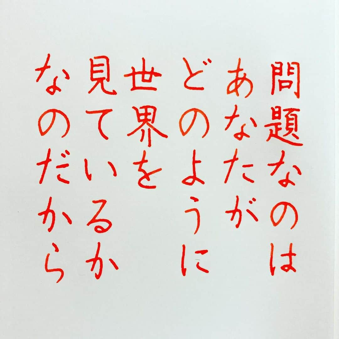 NAOさんのインスタグラム写真 - (NAOInstagram)「#メンタリストdaigo  さんの言葉✨ ✼ ✼ 他人ではなく、自分に目を向けよう✨✨✨ ✼ ✼  #楷書 #漢字 #嫉妬 #インク沼 #自分 #メンタリスト  #行動 #時間の無駄  #人生 #心理  #自己啓発  #断捨離 #後悔 #自分  #名言  #手書き #手書きツイート  #手書きpost  #手書き文字  #美文字  #japanesecalligraphy  #japanesestyle  #心に響く言葉  #ガラスペン  #言葉の力  #ペン字  #佐瀬工業所  #字を書くのも見るのも好き #万年筆好きな人と繋がりたい」7月20日 21時40分 - naaaaa.007