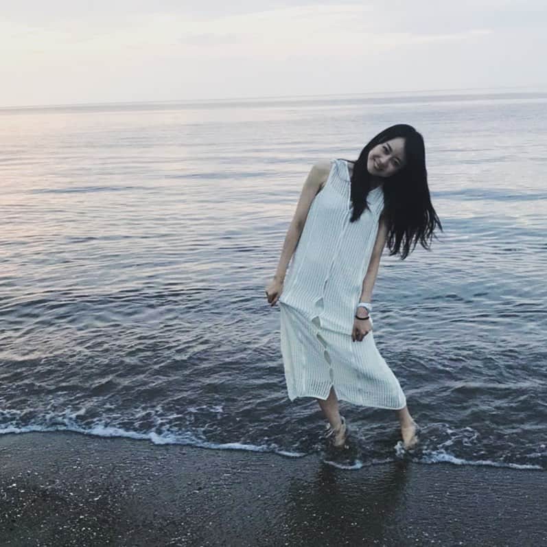 瑛蓮のインスタグラム：「海とか山とかに身を置くと、なんかちょっと芝居してる、みたいな自分になるのは、わたしだけですか。  #瑛蓮 #芝居 #海とか山とか」