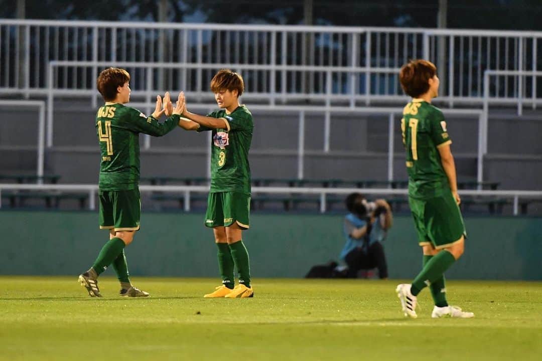 小林里歌子のインスタグラム：「7月19日⚽️開幕.  何よりも嬉しかったかっさんの復帰👏. ベレーザに入って5年目、やっと同じピッチでサッカーすることができました。 自分を信じ続けて諦めなかったかっさんをほんとに尊敬します！  かっさんおめでとです😊」