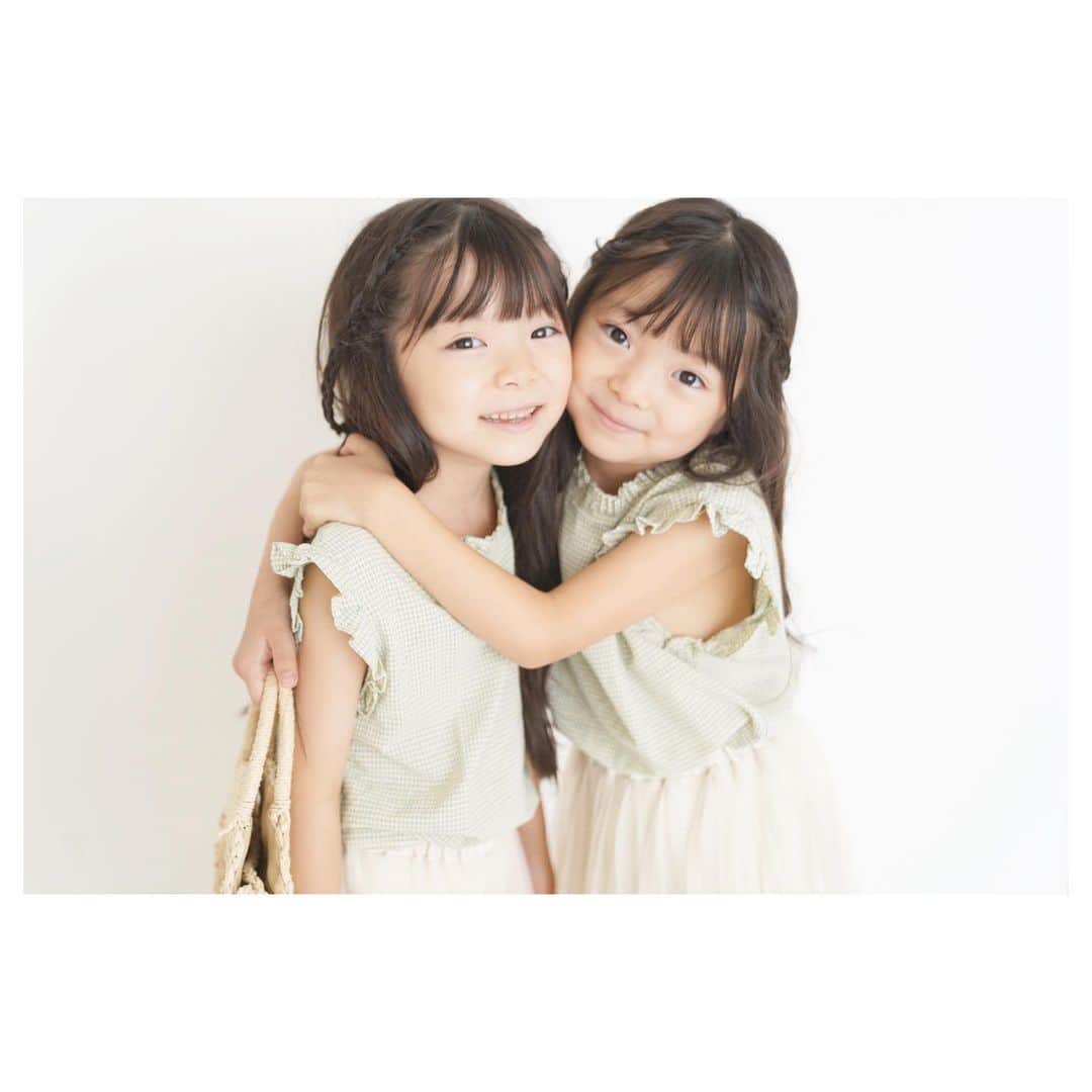 Yukiさんのインスタグラム写真 - (YukiInstagram)「小学生になって、ふたりで助け合うことが増えた気がする(o^^o)✩.*˚  双子ちゃんがそれぞれ出来たお友達を紹介して、みんなで仲良くなれて2人とも嬉しいみたい(^^)✩.*˚  毎日元気いっぱいで過ごせて、私も嬉しい限りです🥰💕  可愛すぎるトップスに出会えた♡♡  @select_citron さんのトップス✨  楽天セール中なのでぜひ、checkしてみてください♡  楽天ROOMにも載せますね🥰💕」7月20日 21時54分 - yukikuu96