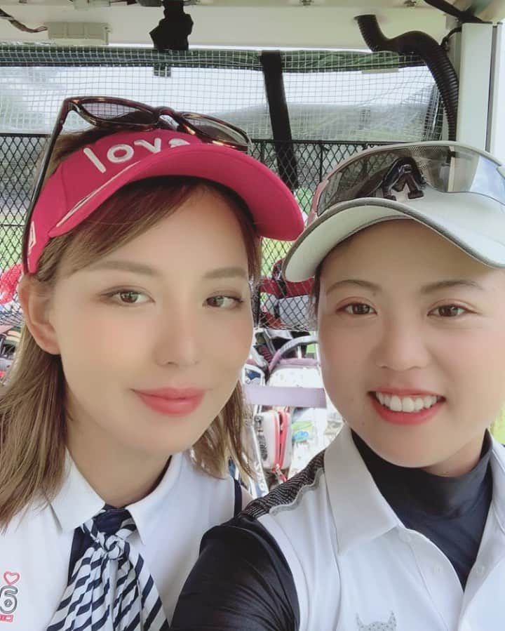 原田怜奈のインスタグラム：「勘吉とラウンド😌💓 なんと、33.34.67 67でした😂😂 あと1打でベストスコア♥️ まだまだ 頑張ります😌😌 . . . #女子ゴルフ」