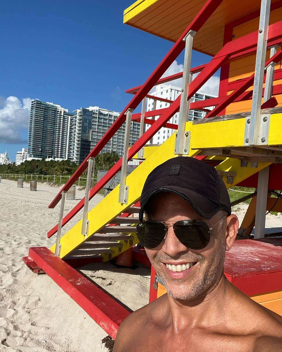 Rodner Figueroaさんのインスタグラム写真 - (Rodner FigueroaInstagram)「Les deseo un feliz Lunes y que esta semana les traiga paz y felicidad!!! 😎 Wishing you a peaceful and happy week!!! Kisses from Miami Beach!!! #rodnerfigueroa #mondaymotivation #miamibeach #southbeach #sobe」7月20日 22時03分 - rodnerfigueroa