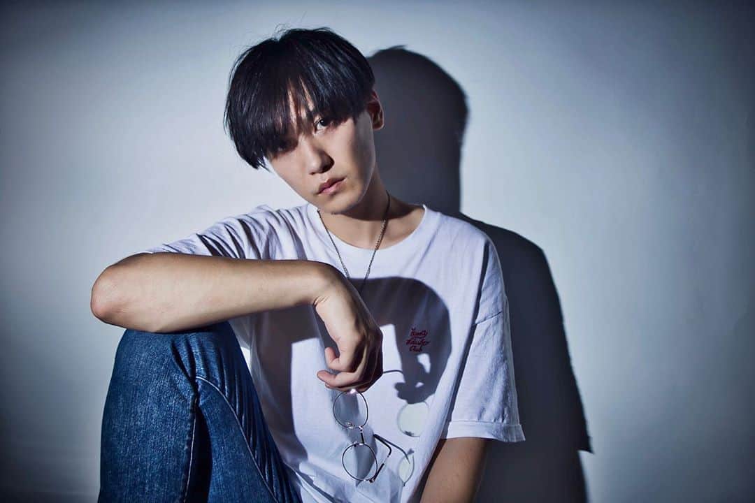 のインスタグラム：「New hair 自粛期間中伸ばし続けた髪の毛をバッサリ切って久しぶりの前髪です！ どうですか？😂  thank you たけき✂︎ @jesuis_takekihair   #unione #yuta #Canon #eos6d #instagood	 #followme #picoftheday #photography #photo」