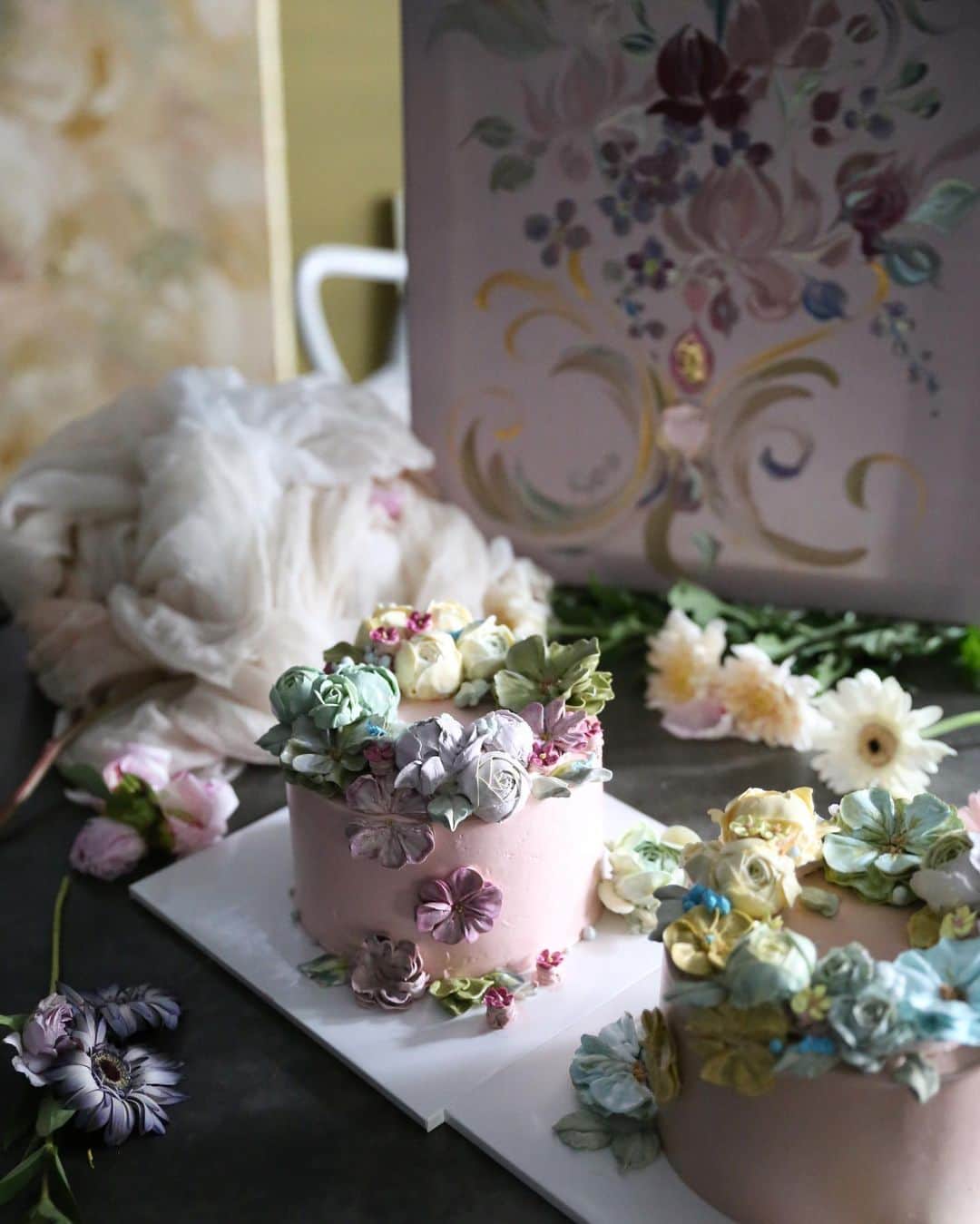 청담 수케이크 (atelier soo)さんのインスタグラム写真 - (청담 수케이크 (atelier soo)Instagram)「ㅡ Sooclass Basic 3 그림.케이크 ㅡ #flower #cake #flowercake #partycake #birthday #bouquet #buttercream #baking #wilton #weddingcake #레몬케이크 ㅡ www.soocake.com vkscl_energy@naver.com」7月20日 22時12分 - soocake_ully