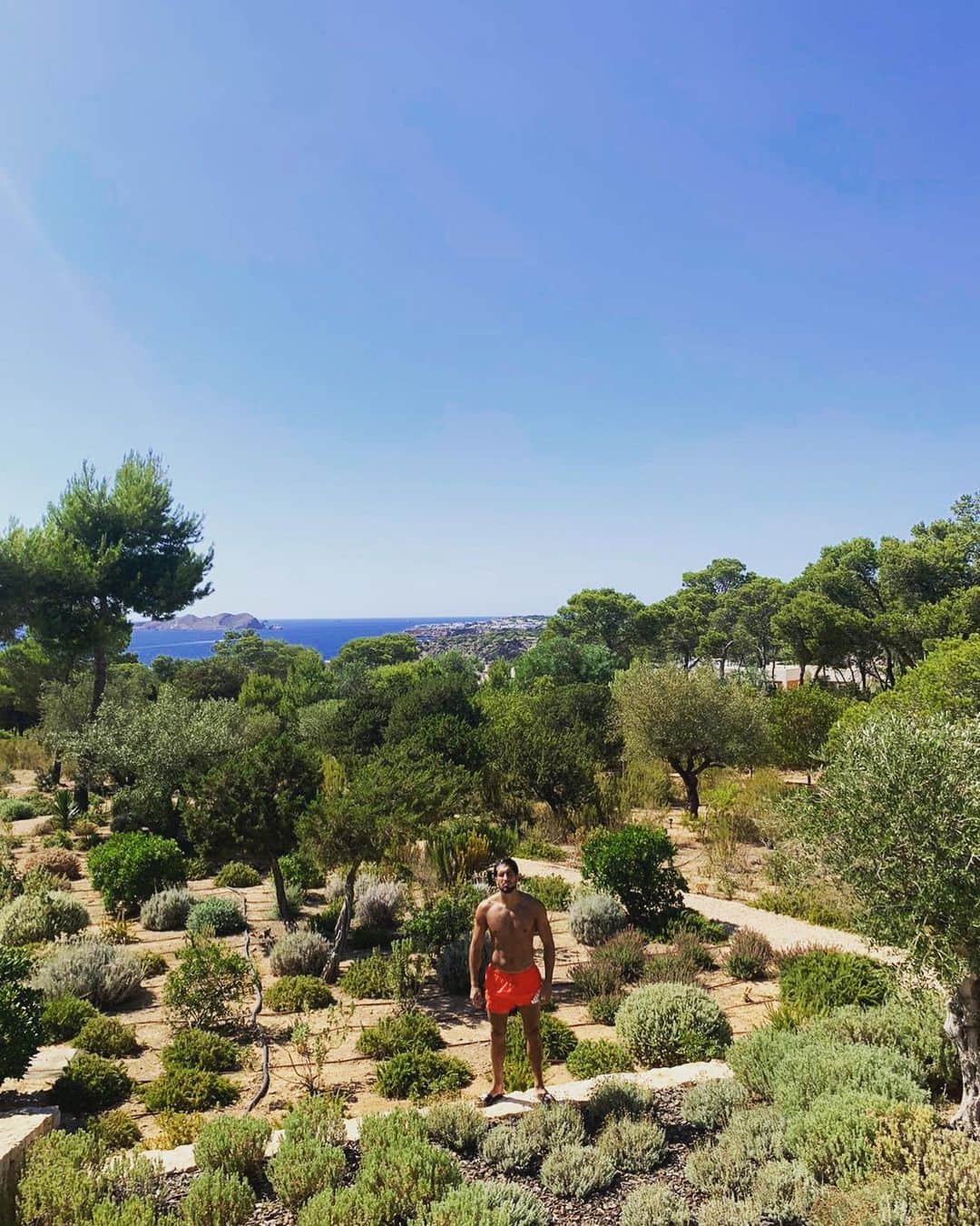 エムレ・カンのインスタグラム：「🌴 #weCan #EC23 #ibiza」