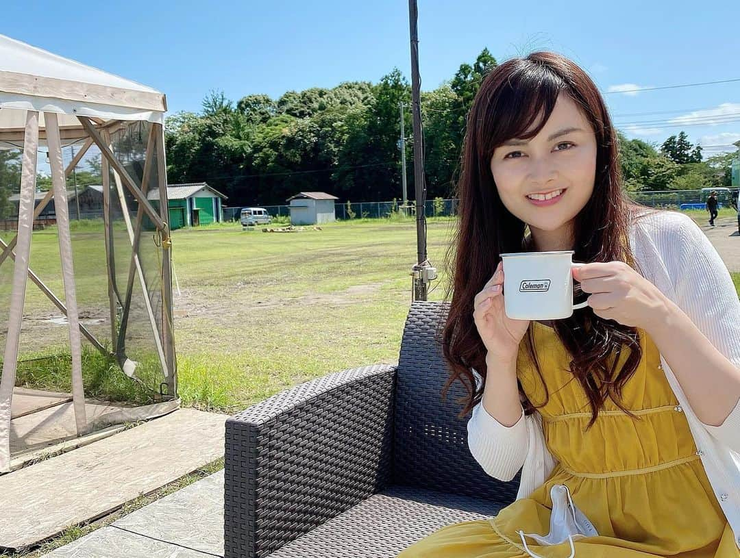 野本愛さんのインスタグラム写真 - (野本愛Instagram)「昨日と今日と1泊2日で、@bub_resort で﻿ 初めてグランピングしてきたよー😊✨✨﻿ ﻿ グランピングなら密にならないし、﻿ 最近流行ってるから行ってみた😆❣️❣️﻿ ﻿ 行ったら楽しくて、 すごく癒されたよー😆💕﻿ 特に心が疲れてる人にいいと思う☘️ ﻿ 私に足りないのは自然だったんだなって思った😃✋☘笑笑﻿ ﻿ BUBさんは、﻿ たくさんアクティビティも用意されていて、﻿ 私は﻿ 薪割り、﻿ 火おこし、﻿ 竹のお箸と器作り、﻿ ナイフ作り、﻿ スイカ割り、﻿ 焼きマシュマロ、﻿ 花火などしたよ❤️﻿ ﻿ まずは泊まったスイートテラスを紹介するね✨﻿ ﻿ 宿泊施設は、﻿ スイートテラスと﻿ グランピングの2種類あって、﻿ ﻿ スイートテラスは、﻿ 専用のトイレとシャワールーム、﻿ 雨や虫が入りにくいガゼボスペース﻿ があって﻿ 綺麗だし、シャワーの水圧も良くて﻿ 快適だった😍💕﻿ ﻿ テントの中も綺麗でベッドが5台あって、﻿ エアコンも効いてるから涼しかったよ✨﻿ ﻿ 夜はガゼボスペースでBBQで﻿ 朝も外でご飯食べたよ😊❣️﻿ ﻿ 緑の中でご飯食べるって爽快✨﻿ ﻿ ひめにゃとも沢山お散歩できて﻿ 一緒に過ごせて幸せだったー💕﻿ ﻿ 明日はアクティビティ紹介するね❤️﻿ ﻿ #千葉テント #千葉旅行 #千葉BBQ #bubcampgound #千葉グランピング #グランピング #千葉 #bubresortpr #pr #コラボベース」7月20日 22時32分 - himemode