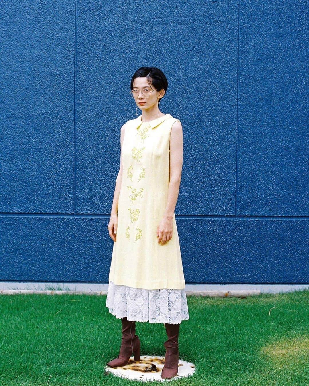平山奈美のインスタグラム：「🐳🐣🦖🦦  @marinko5589  @stylist_yuka  @fumisuganaga.hm   #photograph #shooting #stayling #code #makeup #hairstyle #hair #japanesemodel #model #memories #黒髪ショート #ショートヘアアレンジ #ママ #ワンピース #レーススカート #ブーツ #ノースリーブ #コーデ #夏コーデ」