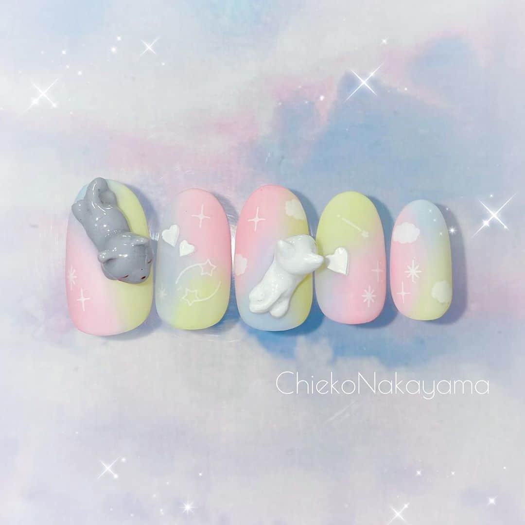 なかやまちえこのインスタグラム：「Pastel dream💫⠀ ⠀ PREANFA シリコンモールド 『寝そべり猫』 #nail #nails #nailart #ネイル #美甲 #ネイルアート  #japanesenailart #manucure #japanesenails #manicurist #gelnails #أظافر #네일아트 #미용 #vẽmóng #ngườiđẹp  #เพ้นท์เล็บ #искусствоногтя #artedeuñas #เพ้นท์เล็บเจล #ジェルネイルデザイン #ネイルデザイン #senikuku #nagelkunst #ゆめかわ #ゆめかわネイル #kawaii #kawaiinails #ファンシーネイル #fancynails @candypocket_official @joyartofficial @nail_premall @prexyofficial @kimagure_cat_whim @pregelofficial」