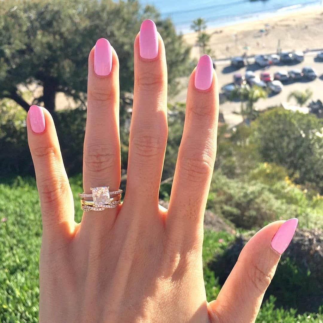 OPIさんのインスタグラム写真 - (OPIInstagram)「Staying home and admiring old naiflies all summer '20 💅Don't forget to tag us in yours @opi and #OPIObsessed for a chance to be featured. @fatlittlefingers  Shade: #ModAboutYou   #opi #pink #pinknails #nails #nailsofinstagram #nails💅 #notd #manimonday」7月21日 4時03分 - opi