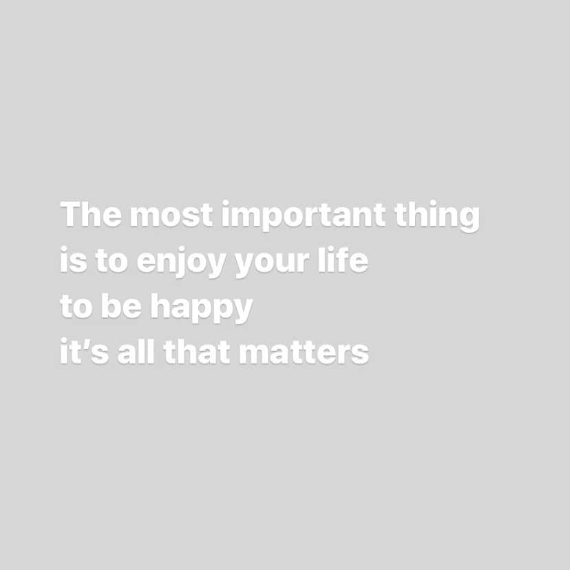 岸本佳子さんのインスタグラム写真 - (岸本佳子Instagram)「オードリーヘップバーンの言葉  一番大切なのは人生を楽しむこと、 幸せを感じること、それだけです。  #happy #audryhepburn #thankyou #life」7月20日 22時52分 - yoshico_kishimoto
