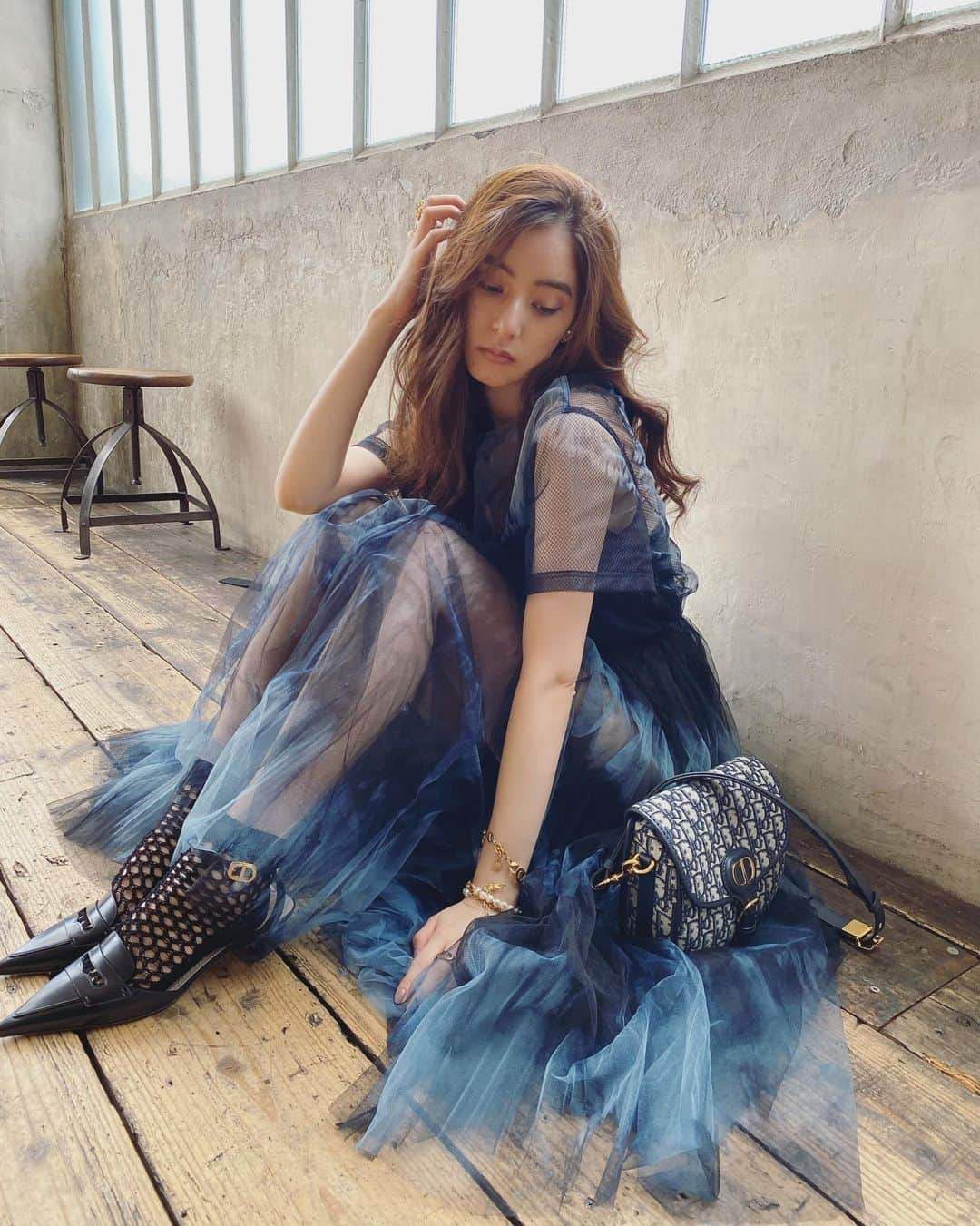 新木優子さんのインスタグラム写真 - (新木優子Instagram)「Harper'sBAZAAR 9月号 発売中です！ ぜひチェックして下さい☺️  オフショット📷  @dior  #diorbobby @harpersbazaarjapan」7月20日 22時53分 - yuuuuukko_