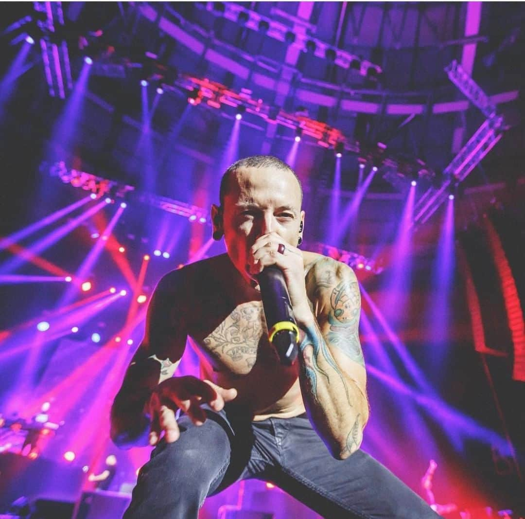 Alternative Pressさんのインスタグラム写真 - (Alternative PressInstagram)「Three years ago today we lost an artist who had a tremendous impact on many of our lives. Not a day goes by that we don’t miss the light of @chesterbe 🖤⁠ .⁠ .⁠ #chesterbennington #makechesterproud #linkinpark #onemorelight⁠ #altpress #alternativepress⁠」7月20日 23時01分 - altpress