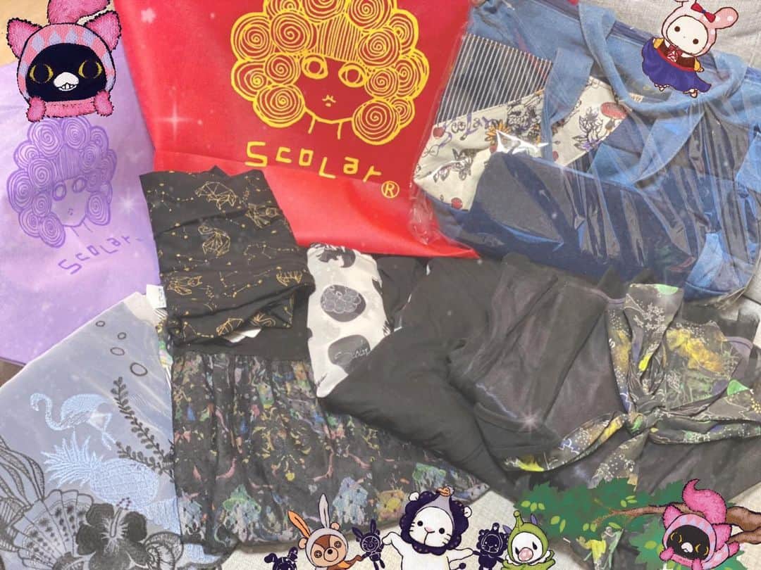 桜咲千依のインスタグラム：「たくさんスカラー原宿店で買えて満足❤ おうちで並べてみたら黒ばっかでしたwww 夏服黒率高いです⸜(* ॑꒳ ॑* )⸝ ショップバッグも可愛い❤ スカラーほんと好き🥰✨✨  #スカラー #scolar #スカラー原宿店 #スカラーちゃん親衛隊」