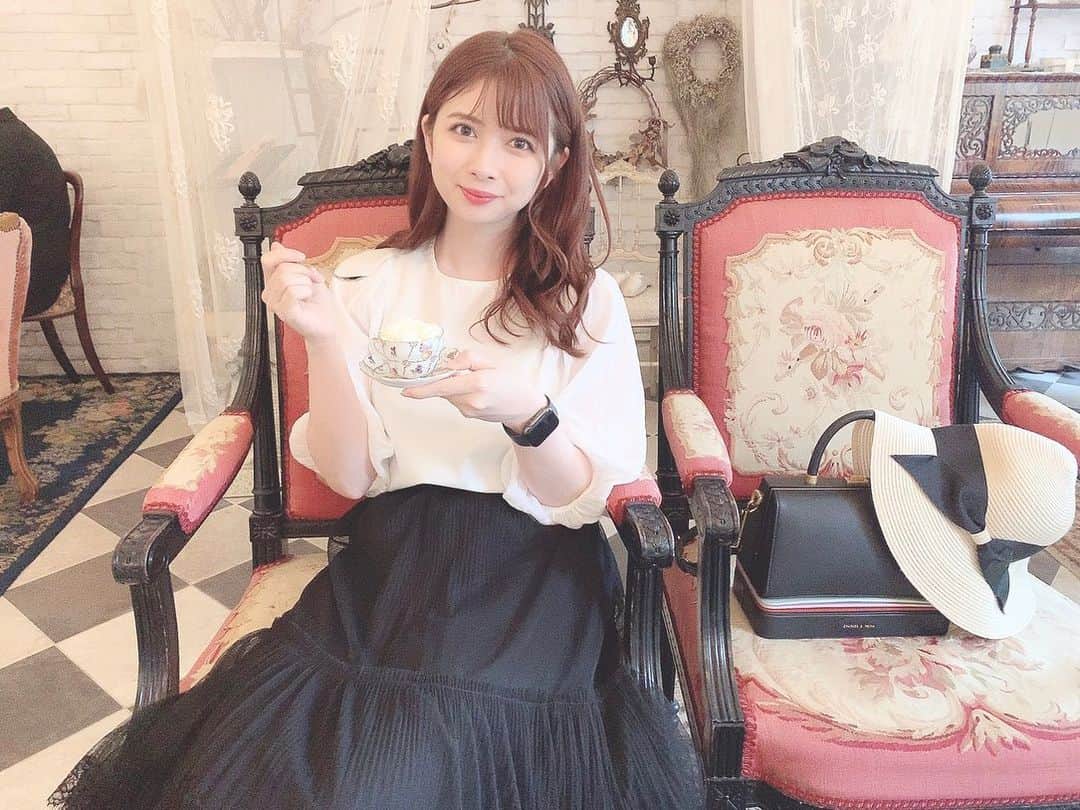 綾瀬麗奈さんのインスタグラム写真 - (綾瀬麗奈Instagram)「. 生クリームにうもれたい人生。 . . . #カフェ #紅茶とみせかけて生クリームだよ #綾瀬麗奈の食べログ」7月20日 23時08分 - ayasereina