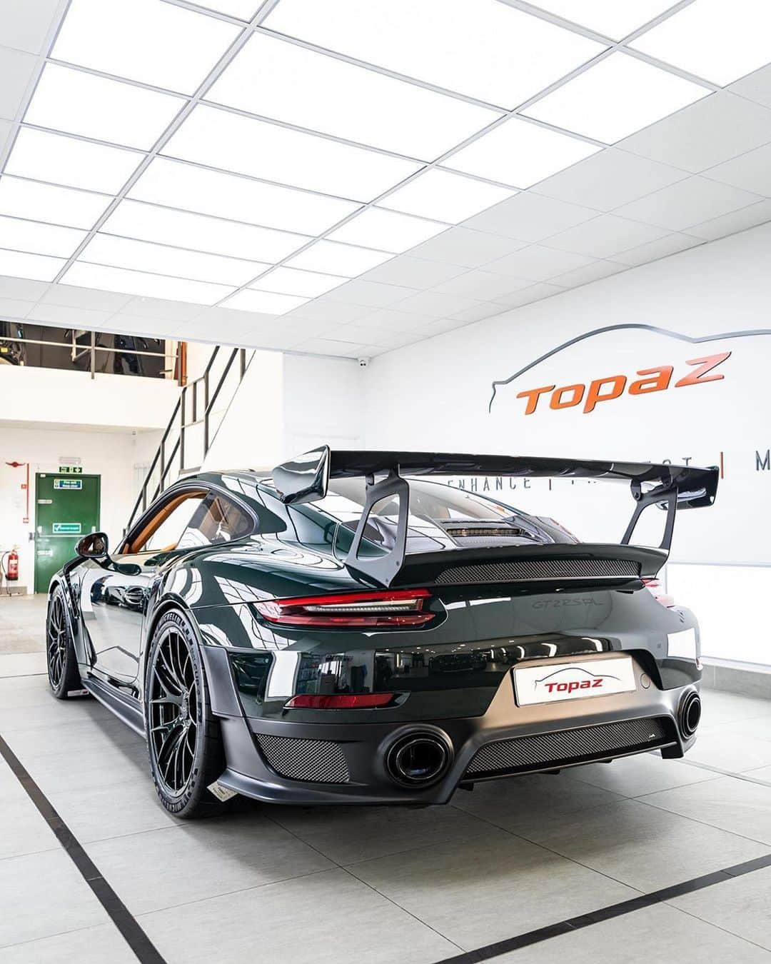 CarsWithoutLimitsさんのインスタグラム写真 - (CarsWithoutLimitsInstagram)「Incredible #Porsche #GT2RS Photos @horsepower_hunters  #carswithoutlimits」7月20日 23時31分 - carswithoutlimits