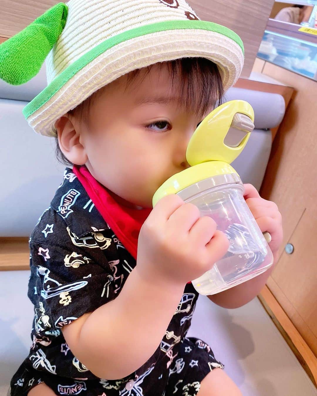 Momoeのインスタグラム：「. .  イッちゃってるぅ☝️ . . #ナダル #家事 #育児 #family #家族 #boy #smile #男の子 #息子 #code #love #lucky #kids #子供 #thankyou #宝物 #ベビー #fashion #follow #心 #縁 #パパ #ママ #家族写真 #男の子ママ #赤ちゃん写真 #photo #子育て #1歳 #flower」