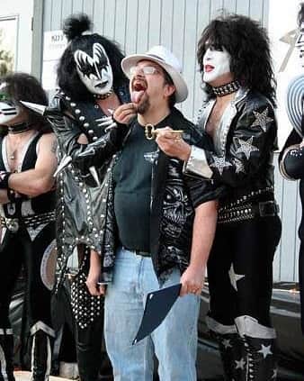 KISSさんのインスタグラム写真 - (KISSInstagram)「#KISSTORY - July 20, 2007 - Mayor Bosbous proclaimed #KISS Appreciation Day in Sault Ste. Marie, Michigan! The band was given the keys to the city for their contribution to the music industry, commitment to their craft and undying devotion to their fans.」7月20日 23時44分 - kissonline