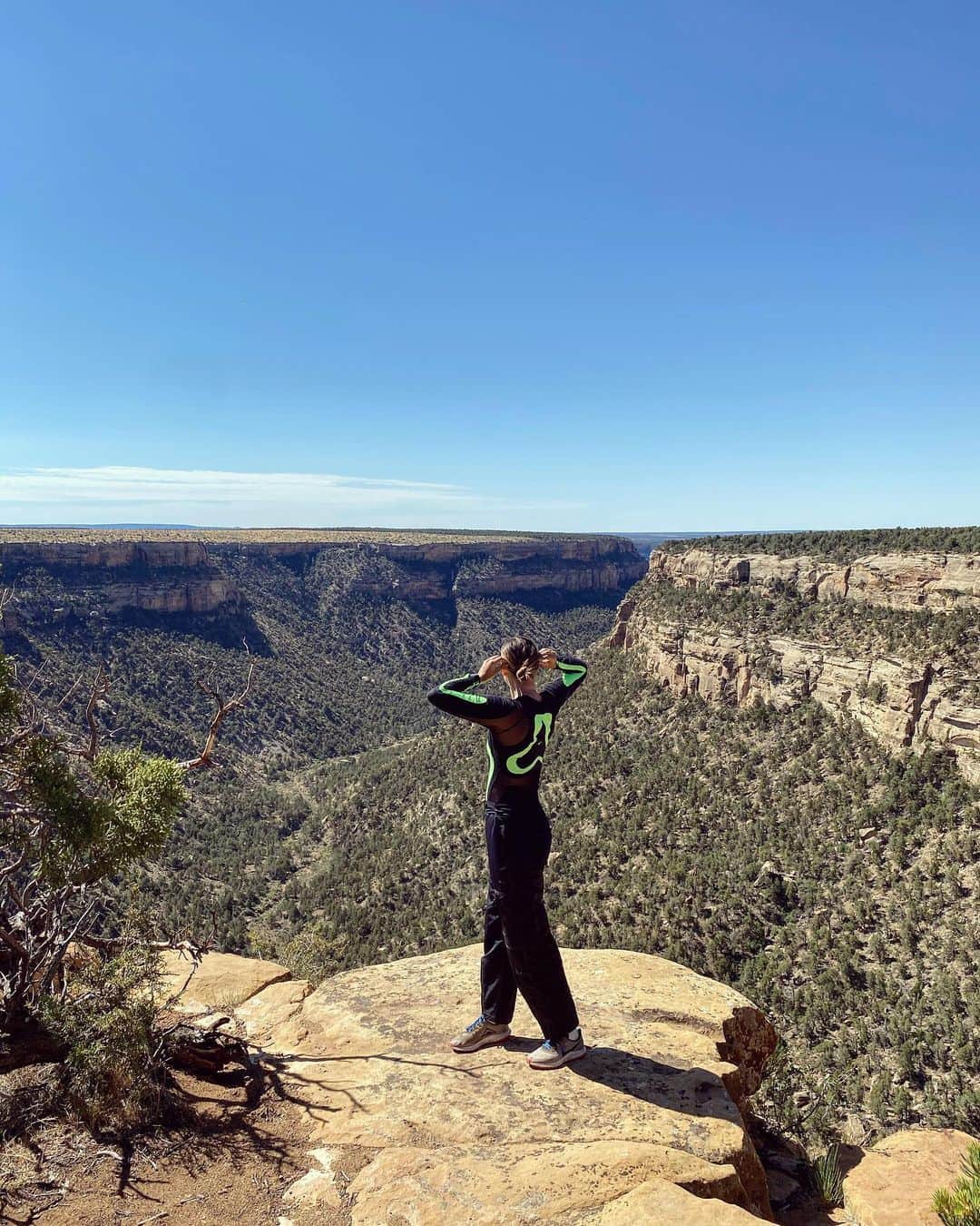 マリア・シャラポワのインスタグラム：「Monday looking a little different than normal today ⛰」