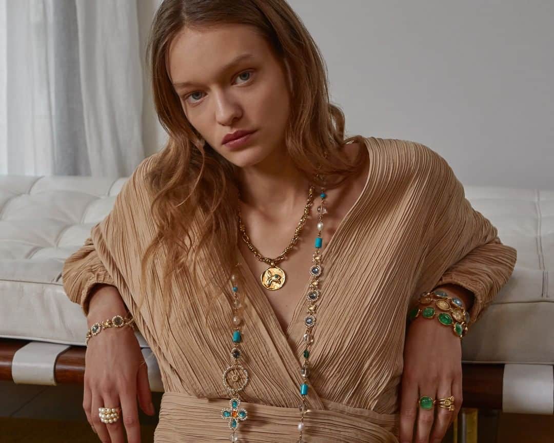 グーセンス パリのインスタグラム：「VENISE bracelet and necklace, TALISMAN zodiac necklace, CABOCHONS bracelets and ring, MINI CABOCHONS ring and GRAINES DE GEMMES ring.」