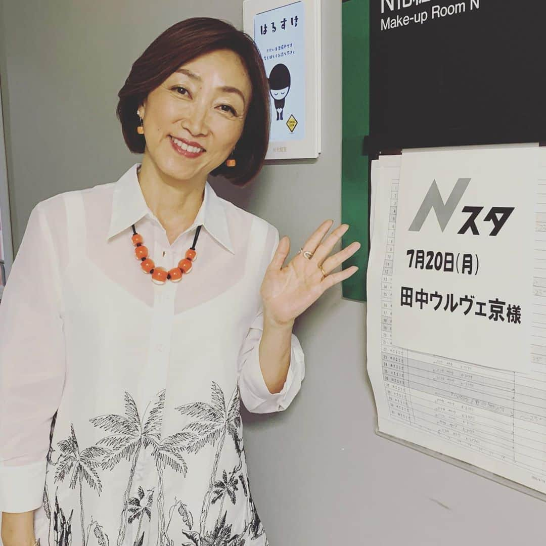 田中ウルヴェ京さんのインスタグラム写真 - (田中ウルヴェ京Instagram)「月曜はNスタです。 今日の衣装は白。 下に模様がありますが、中継室からの出演だとあんまり下の方は見えません。。。」7月21日 0時08分 - miyako.tanaka.oulevey