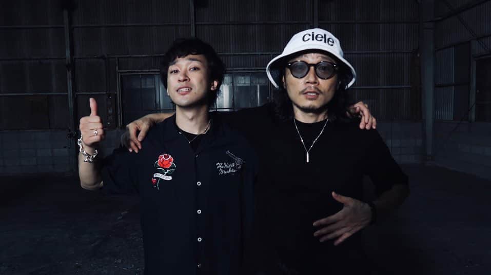 としみつのインスタグラム：「今日は朝からこの方と！！いつも通りすごく楽しくて、沢山勉強させてもらいました！  超お楽しみに！！！！  #愛笑むtv  #としみつ」