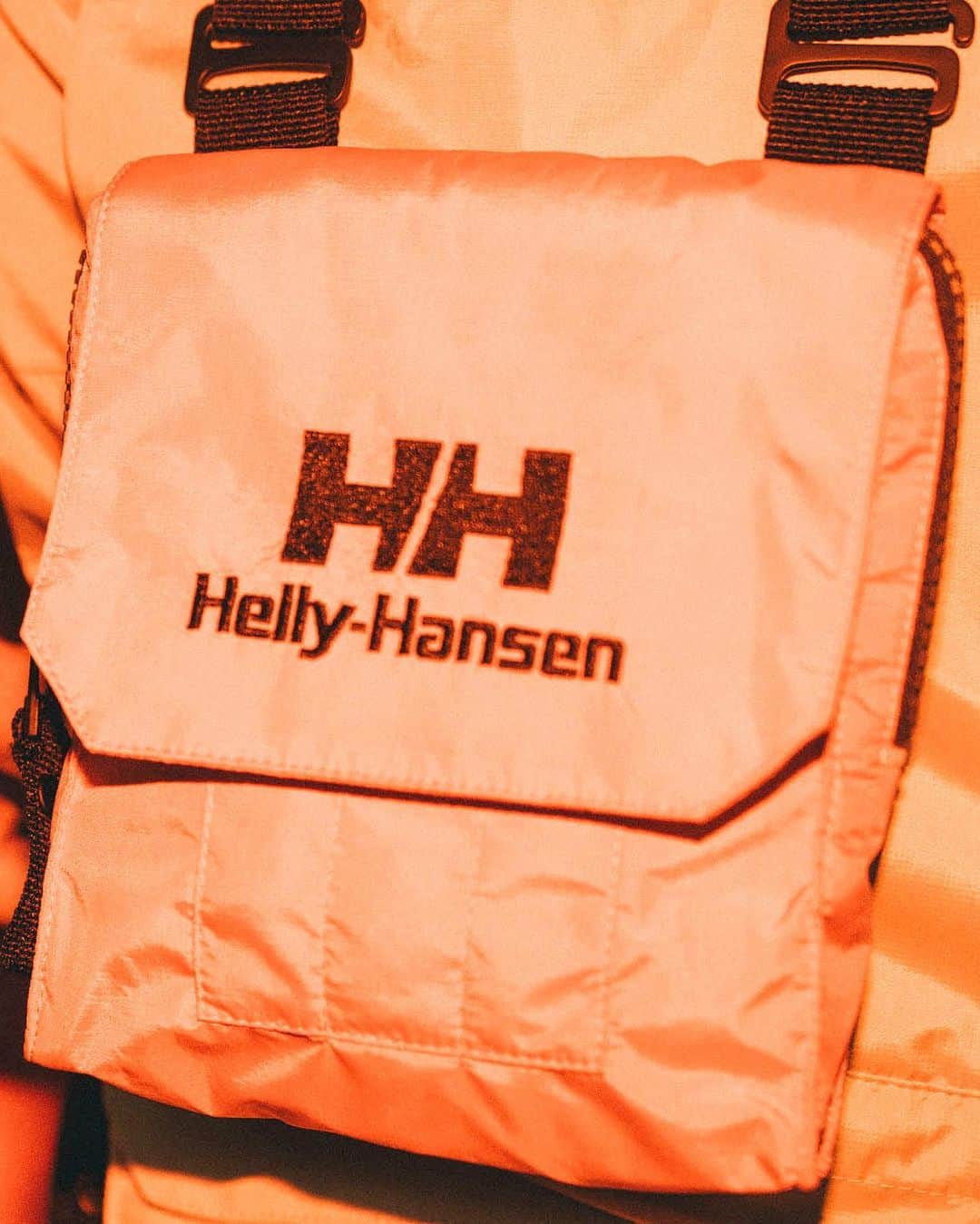 HYPEBEASTさんのインスタグラム写真 - (HYPEBEASTInstagram)「@hypebeaststyle: @hellyhansen has launched a workwear-inspired Spring/Summer 2020 capsule collection consisting of heavy-duty garments and functional accessories. Get a closer look at the HH-118389225-201 “ARCHIVE” SS20 collection via the link in bio and shop the pieces on @storm_copenhagen.⁠⠀ Photo: Helly Hansen」7月21日 0時12分 - hypebeast