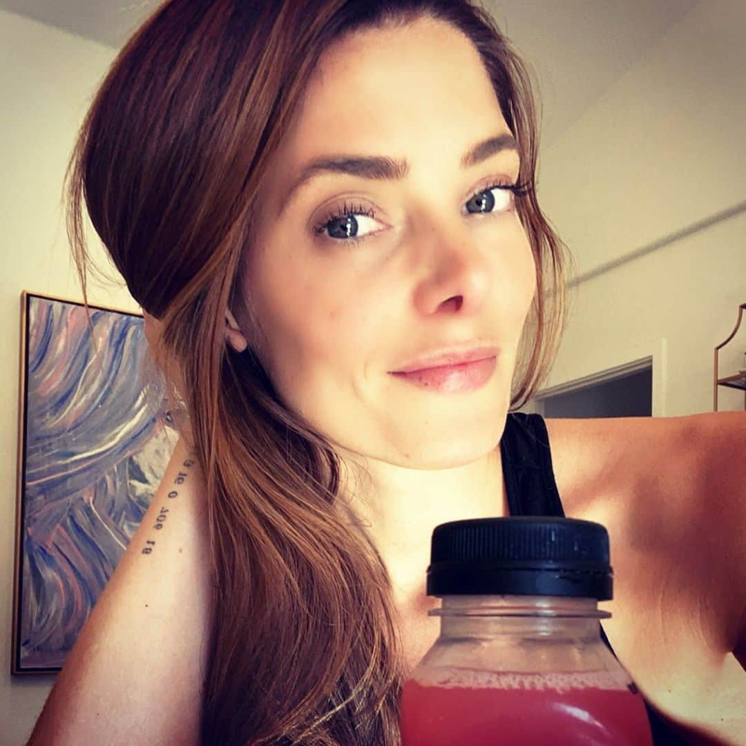 アシュリー・グリーンさんのインスタグラム写真 - (アシュリー・グリーンInstagram)「Starting off the morning  right. This weeks gonna be #juicy How’s everyone else feeling?  #mondaymotivation」7月21日 0時32分 - ashleygreene