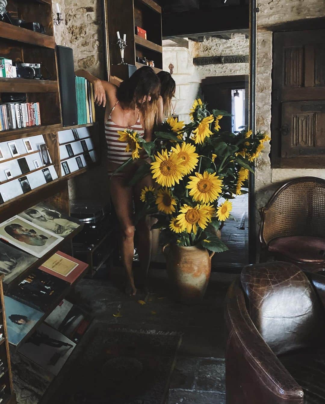 カロリーヌ・ド・メグレのインスタグラム：「Straight from the fields🌻」
