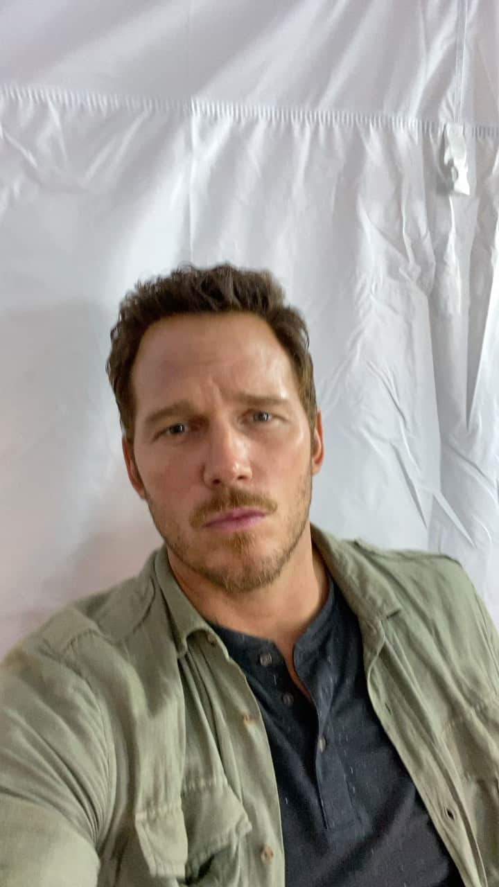 クリス・プラットのインスタグラム：「If you haven’t had the opportunity to see the story of young Bridger Walker  be sure to look him up. Check the link in my bio. This young man exemplifies courage, having done the unthinkable in the face of fear to protect someone he loves. What an inspiring story. I felt compelled to make this video. Hopefully it will put a smile on his face. His Auntie Nicole reached out to me and I figured the very least I could do was acknowledge him for a moment. I think we could all benefit from asking ourselves when was the last time we did something courageous. And who do we look up to? Who in our lives puts their life on the line in the name of safety? They are the true heroes.」