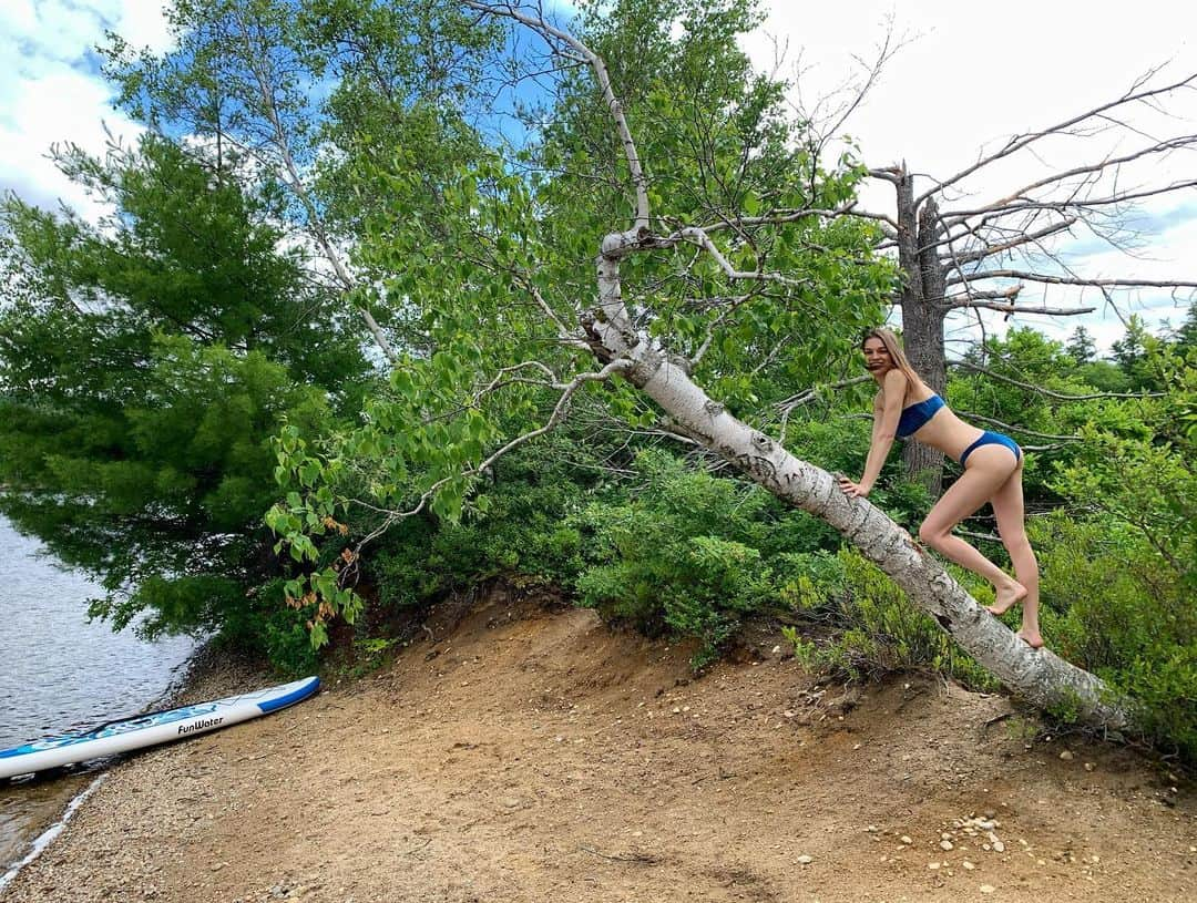 サマンサ・グラドヴィルさんのインスタグラム写真 - (サマンサ・グラドヴィルInstagram)「Goating around the island 🐐 #capricornus ♑️🌿 #happynewmoon 🌚」7月21日 0時45分 - samgradoville