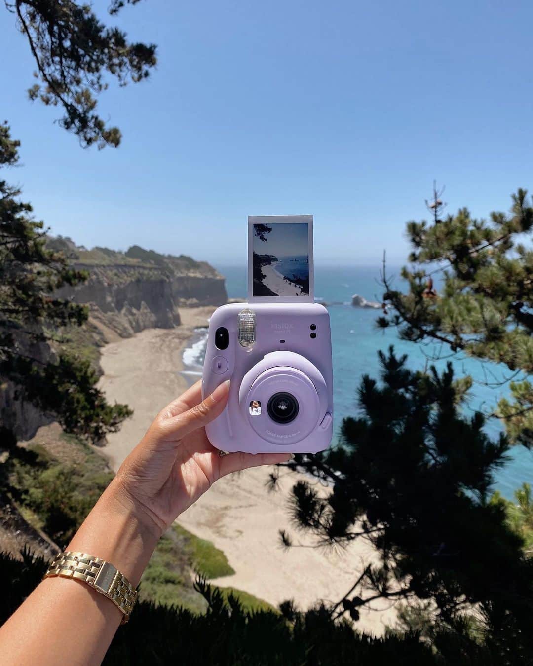 Fujifilm Instax North Americaさんのインスタグラム写真 - (Fujifilm Instax North AmericaInstagram)「Hi friends! Up next in the Joy Series is @gracejeramie. Hailing from California, she finds joy in everything that surrounds her -- from a good book or simple flower arrangements, to the beach and her husband and two dogs.  The things that bring me the most joy are the smallest pleasures. Things that we often take for granted like, hanging out at home with family or going for a scenic drive to soak up some sunshine. What I love about finding joy is that it attracts more of what you desire in life and gives it value. I hope you pay attention to what you brings you joy, even amidst the unavoidable challenges that will happen in your life.  #instaxjoy #dontjusttakegive #instaxgiveprogram #instax」7月21日 0時45分 - fujifilm_instax_northamerica