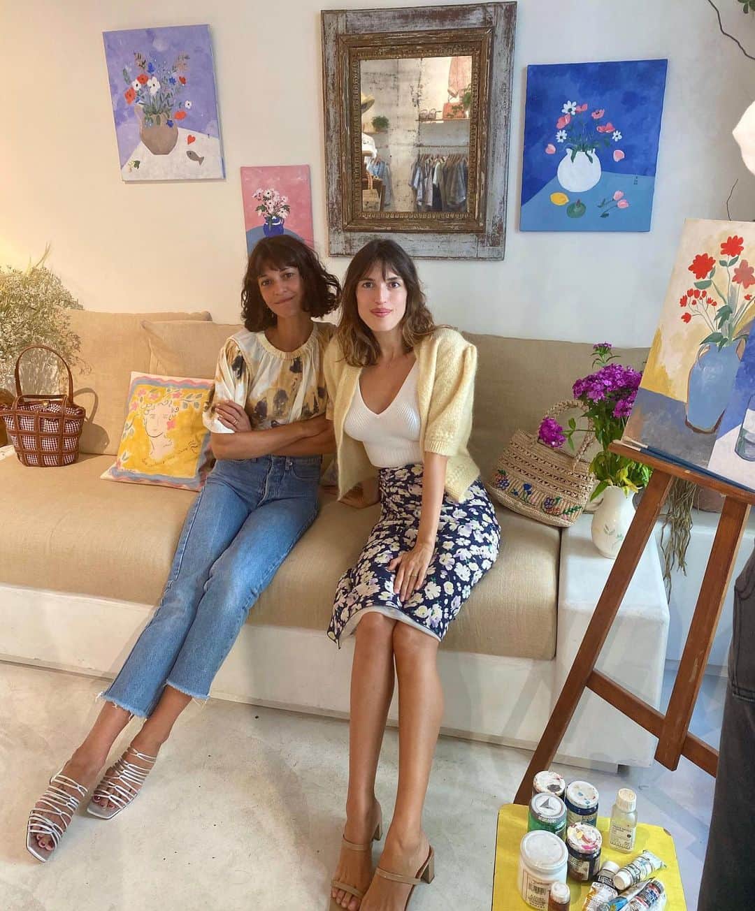Jeanneのインスタグラム：「Retrouvez notre collection solidaire chez @rouje au 11bis rue Bachaumont, dont 100% des bénéfices sont reversés à @lamaisondesfemmes93 🎨💕」