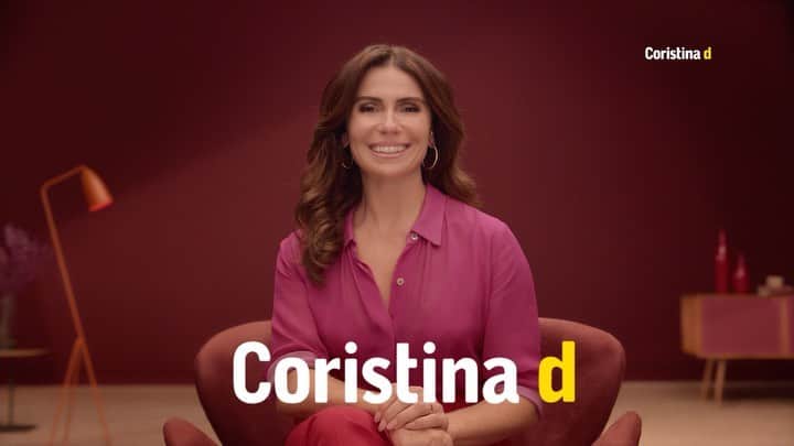 Giovanna Antonelliのインスタグラム：「Gente...to passando pra dar um recadinho sobre essa campanha de Coristina d que eu adorei fazer! Como eu já contei pra vocês que o D de Coristina d é de descongestiona. Se a gripe aparecer e o nariz começar a entupir, não pense 2 vezes. Pense 3! 3 camadas de Coristina d: descongestiona, tira dor e febre, devolve a disposição. Coristina d. Atitude contra a gripe! @coristinaoficial #coristina #descongestiona #ad  Referências consultadas: Bula do produto Coristina D. Sawynok J. Pharmacological rationale for the clinical use of caffeine. Drugs. 1995;49(1):37-50. Coristina D. ácido acetilsalicílico, maleato de dexclorfeniramina, cloridrato de fenilefrina e cafeína. Indicações: tratamento sintomático da gripe e resfriado. MS 1.7817.0797. ESSE MEDICAMENTO É CONTRAINDICADO EM CASOS DE SUSPEITA DE DENGUE. SE PERSISTIREM OS SINTOMAS, O MÉDICO DEVERÁ SER CONSULTADO. Julho/2020.」