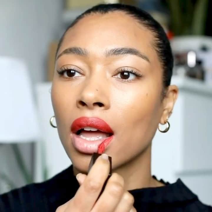 Smashboxのインスタグラム：「Always On Liquid Lip in Liquid Fire brings the heat and stays on no matter what you're doing. 😉 #regram @asos_lesley」