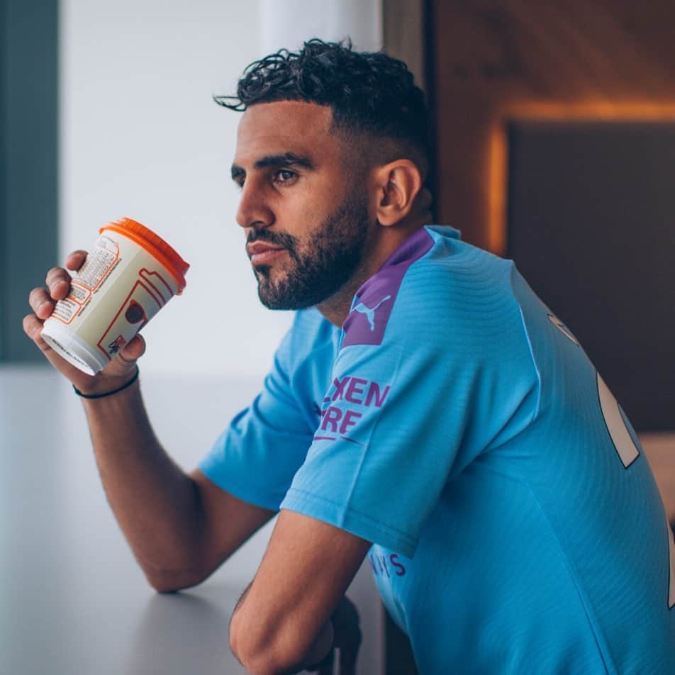 リヤド・マフレズのインスタグラム：「👀🥤」