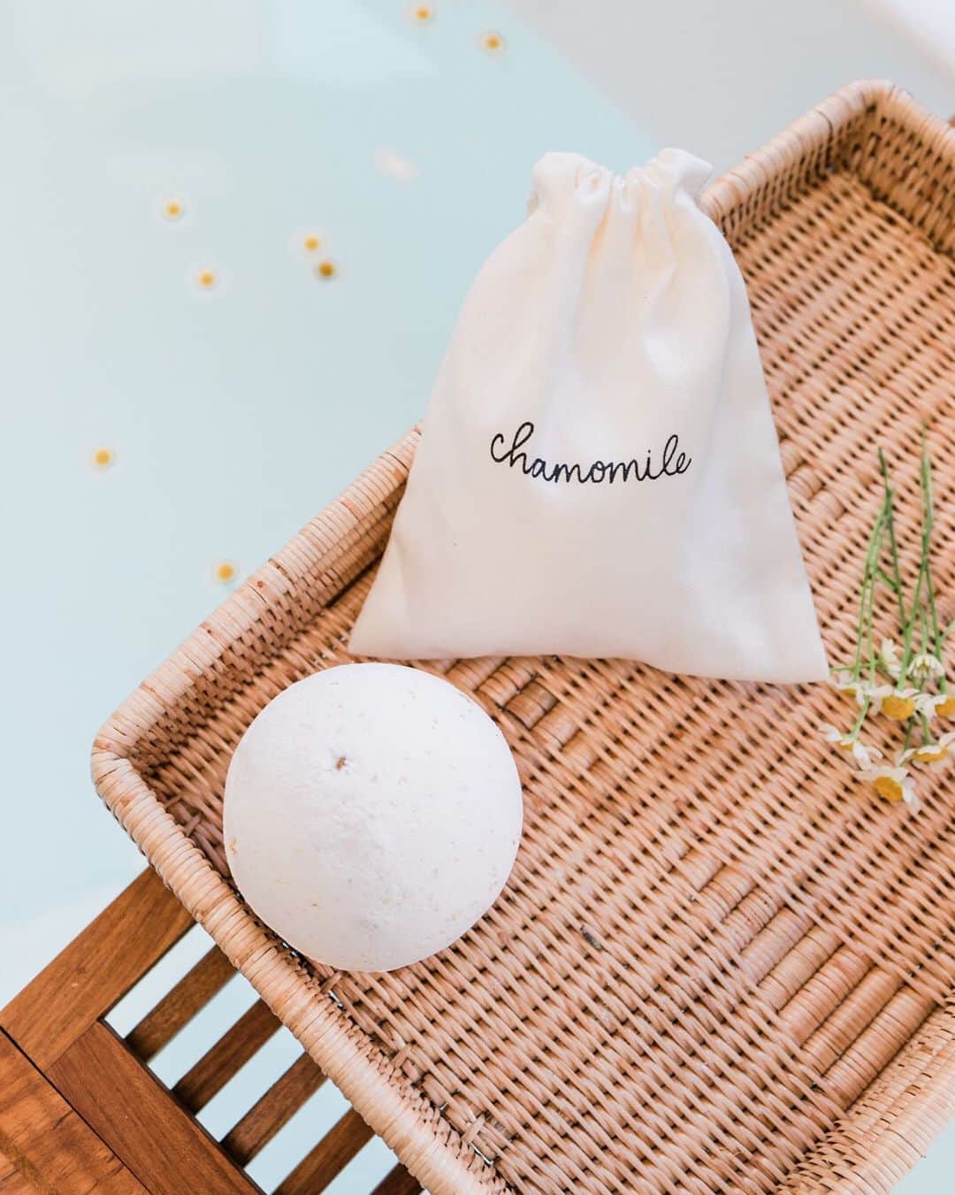 The Little Marketさんのインスタグラム写真 - (The Little MarketInstagram)「Take a moment to relax with our back in stock bath bombs made from natural ingredients. All you have to do is pick your favorite scent. Shop now at thelittlemarket.com.」7月21日 1時09分 - thelittlemarket