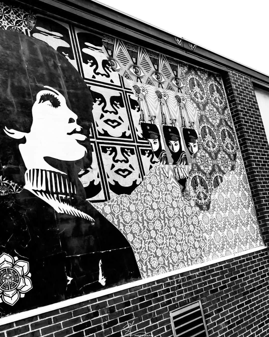 Shepard Faireyのインスタグラム：「Thank you, @blandrum for this throwback shot from Covington, Kentucky taken in 2011!⁠ ⠀⠀⠀⠀⠀⠀⠀⠀⠀⁣⁠ #repost @blandrum⁠ #obeygiant #obey #shepardfairey」