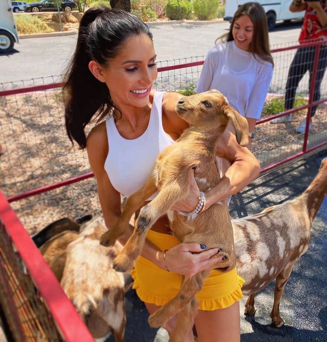 Alexia Clarkさんのインスタグラム写真 - (Alexia ClarkInstagram)「It’s Monday - You GOAT this!   Engrave “You got this” into your mind. Let it live there permanently. No matter what life throws at you let “you got this” be your first response.   www.alexia-clark.com   #alexiaclark #queenofworkouts #queenteam #queen2020 #fitness #goat #yougotthis #mondaymotivation #fitforHisreason #fitspo #motivation #motivational」7月21日 1時18分 - alexia_clark