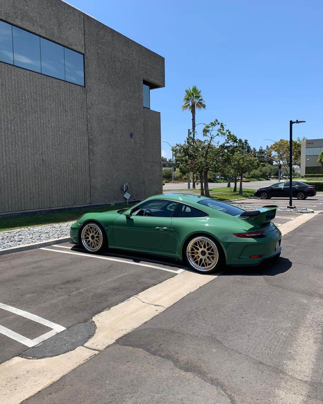 CARLiFESTYLEさんのインスタグラム写真 - (CARLiFESTYLEInstagram)「Thoughts on this Porsche GT3? Photos by @spencerberke #carlifestyle」7月21日 1時16分 - carlifestyle