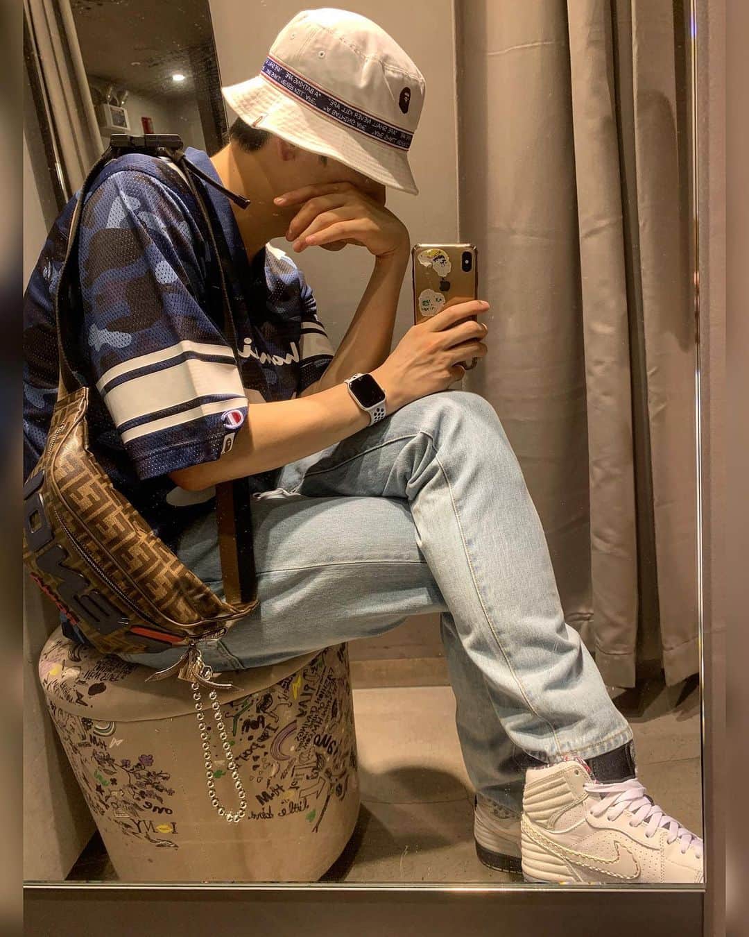 ZELO のインスタグラム：「I'll just play R&B later」